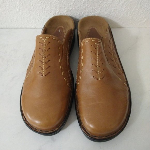 Clarks Shoes - 🔥🔥Clark's Size 9 Brown Slide On Shoes